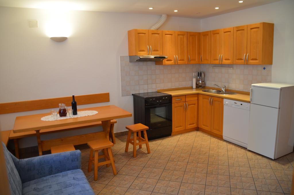 Apartmaji Srnca Церкно Екстер'єр фото